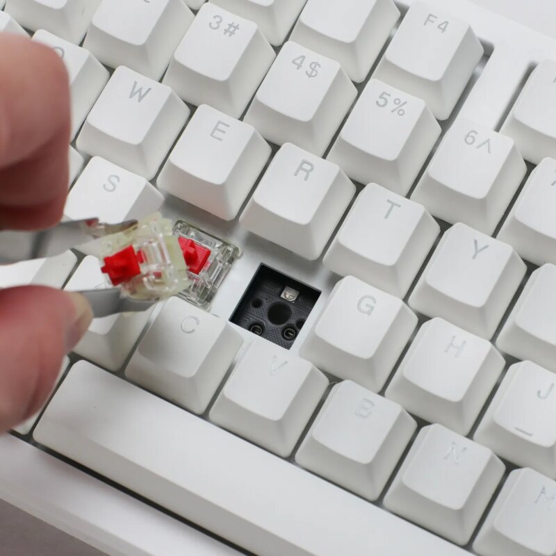 Ducky Keyboard Zero 6108 100% Mechanical Wireless Keyboard; RGB; USB 2.0 / 2.4GHz / BT – White – Cherry MX2A Brown switches.